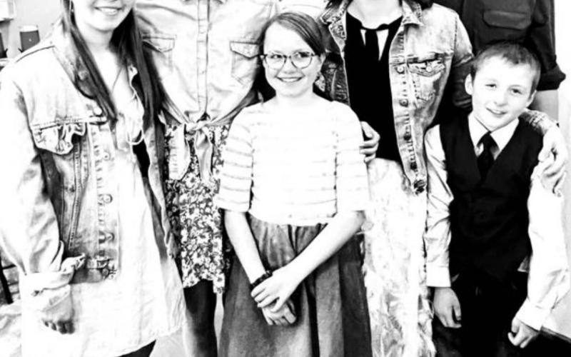 Manuela with her host family, the Bieglers(L-R) Natalie, Maya, Christa, Bo and Max.