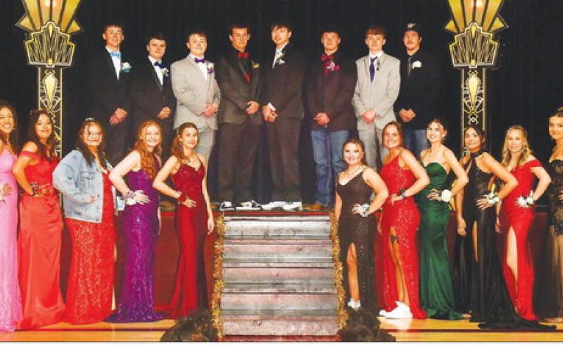 JUNIORS Front (L to R): Jasmine Nash, Kessa Bigger, Molly Miller, Jordan Jones, Natalie Lawrence, Brelan Maher, Kiya Mowrer, Meredith Maciejewski, Joie LeBeau, Peyton Keller, Lola Hornick Back: (L to R): Cole Ducheneaux, Tucker Winterberg, Gabe Keller, Landen Lemburg, Dante Gutierrez, Treyton Du Preez, Edward Keller, Carson Schrempp