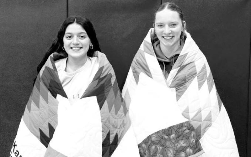 Knife-Brewer family honors basketball teams with star quilts