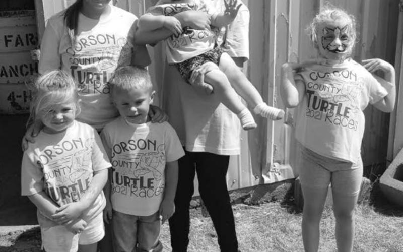 Turtle Race heat winners (L-R) Tymbre Mollman, Teegan Schmiesing, Samual Hovda, Will Nehl, Darla Barnes, and Gracie Freidt. Photos submitted by Dottie Barnes