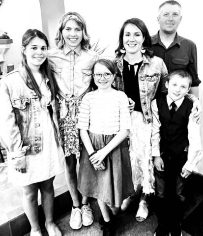 Manuela with her host family, the Bieglers(L-R) Natalie, Maya, Christa, Bo and Max.
