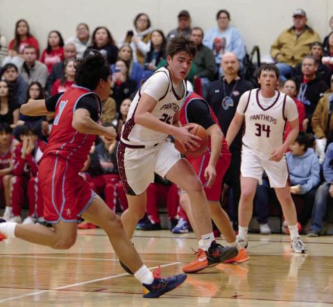 Kanton Hunt drives past a C-EB defender on his way to the hoop during the Panthers’ loss to the Braves that included 15 three-pointers. Hunt finished with a game-high and career-high 32 points. Rance Martin (34) iooks on after collecting an assist on the play. Topic Photo/Marie DuPreez