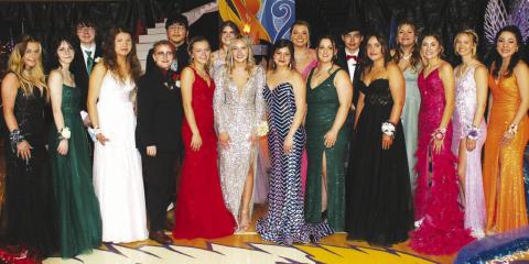 Photos by Patty Peacock Members of Dupree’s Senior Class who attended the 2023 Prom on April 29. FRONT(L-R): Desirae Coates, Mariah Jensen, Tiana Iron Hawk, Em Kimball, Kennedy McLellan, Kaya Cuny, Daci Lends His Horse, Emily Olsen, Shayna Farlee, Kinzee Petersen, Rae Lynn Vines, and Lany LaPlante. Back (L-R): Riley Tibbs, Bubba Marshall, Dustilyn Lemke, Rylin Rousseau, Haydon Starr, and Chloe Dupree.
