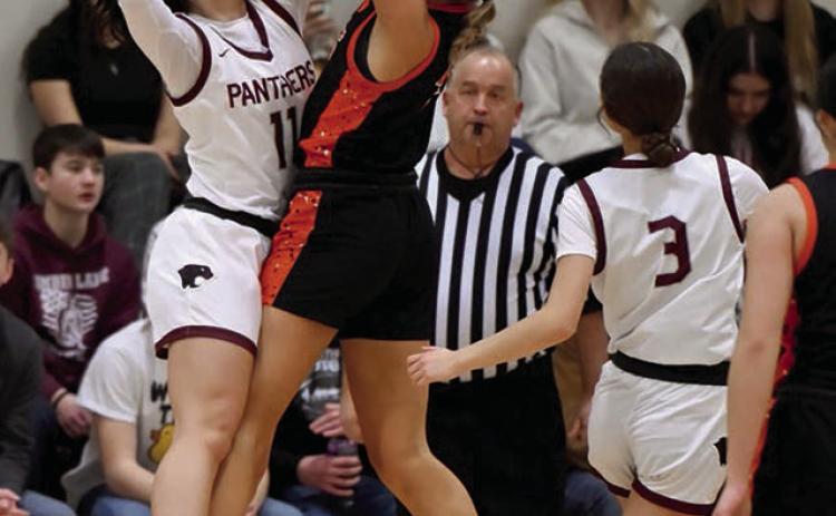 Timber Lake’s Kiya Mowrer (11) blocks a shot attempt by Ipswich guard Brianna Geditz while Natalie Lawrence (3) and the official look on. Photos by Maria DuPreez